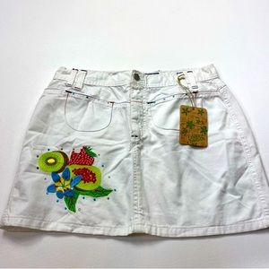 NEW Lovely Danger White Embroidered Mini Skirt Size 32